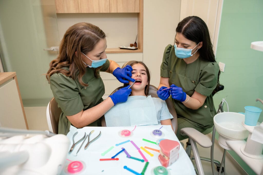 Consultație ortodontică pentru aparat dentar în Cluj la Family Dent