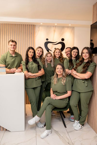 Echipa Family Dent Cluj pentru stomatologie generală, consultații și tratamente dentare